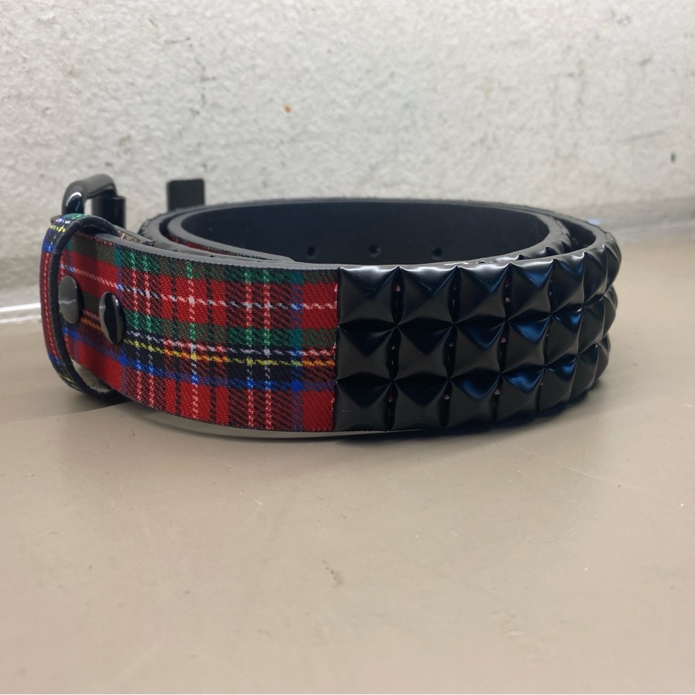 New w/ Tags Unisex Hot Topic Red Plaid Black Stud Rocker Biker Belt Size Medium